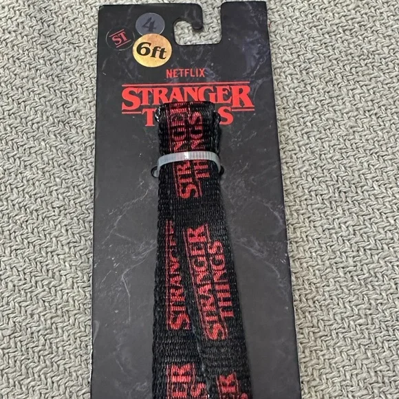 STRANGER THINGS Dog Leash 6 ft NWT Lead Black Red Gift Pet Puppy - Picture 3 of 6